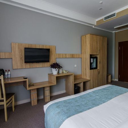 Park Hotel Al Bustan Shymkent Eksteriør billede