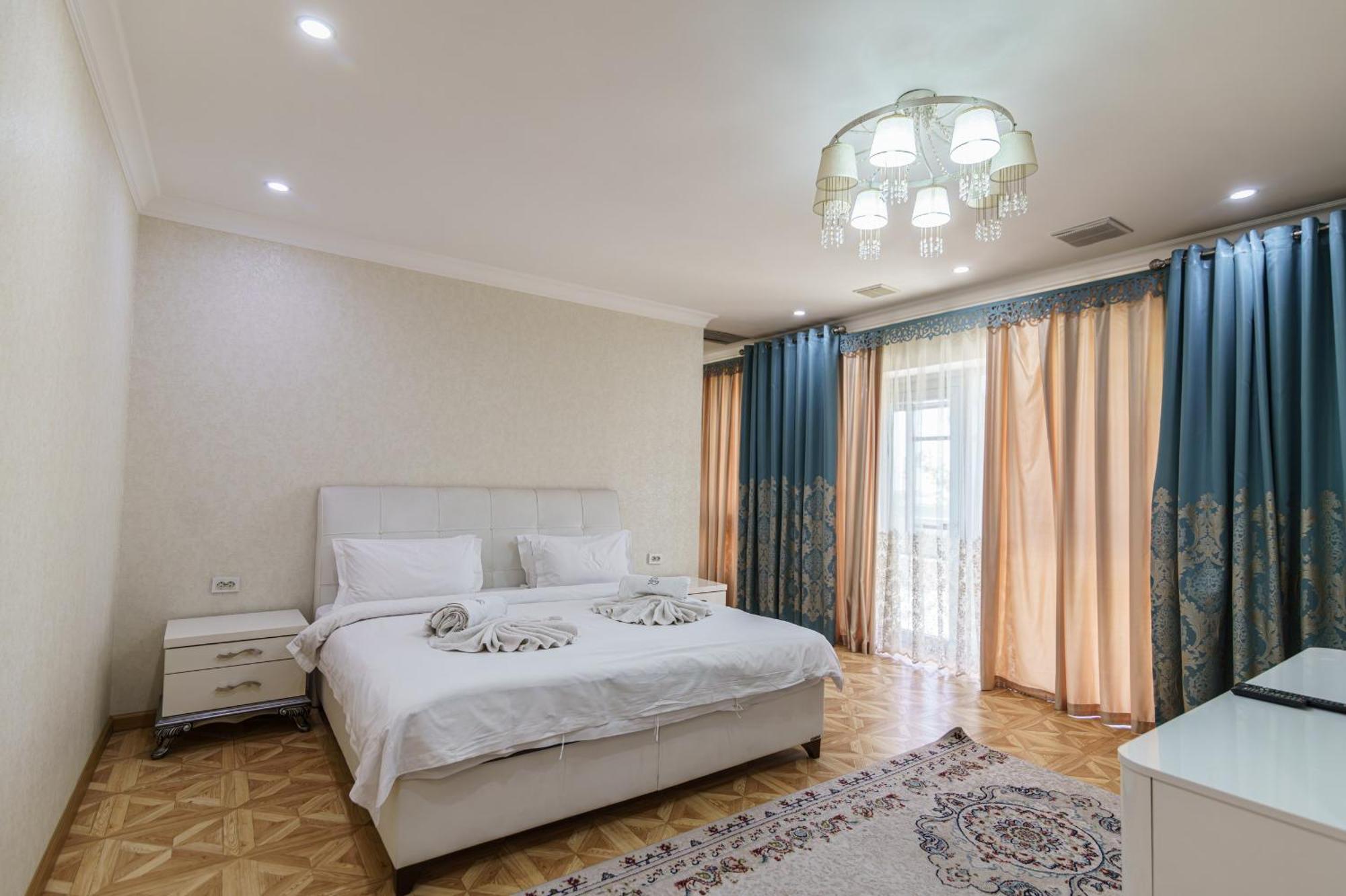 Park Hotel Al Bustan Shymkent Eksteriør billede