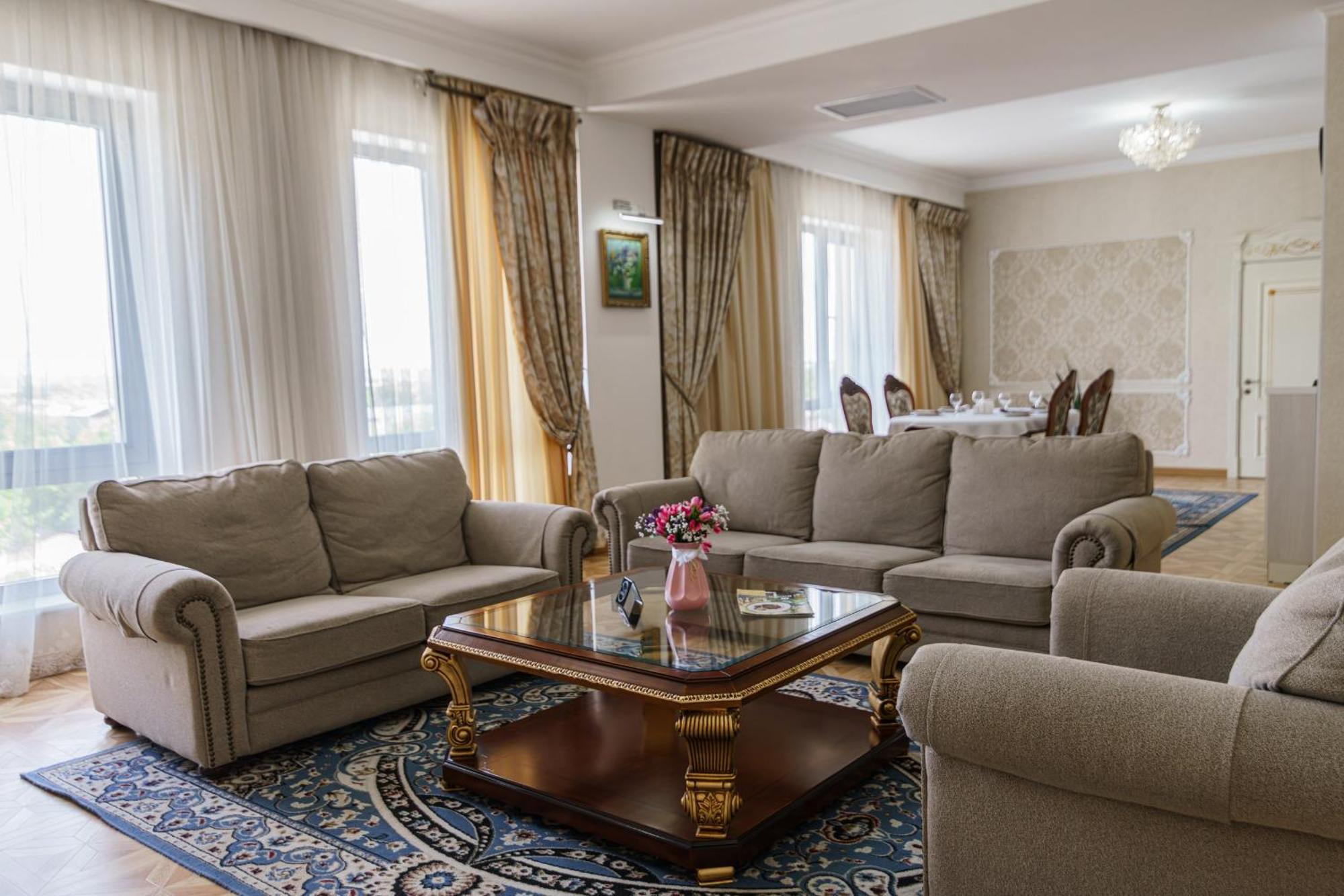 Park Hotel Al Bustan Shymkent Eksteriør billede