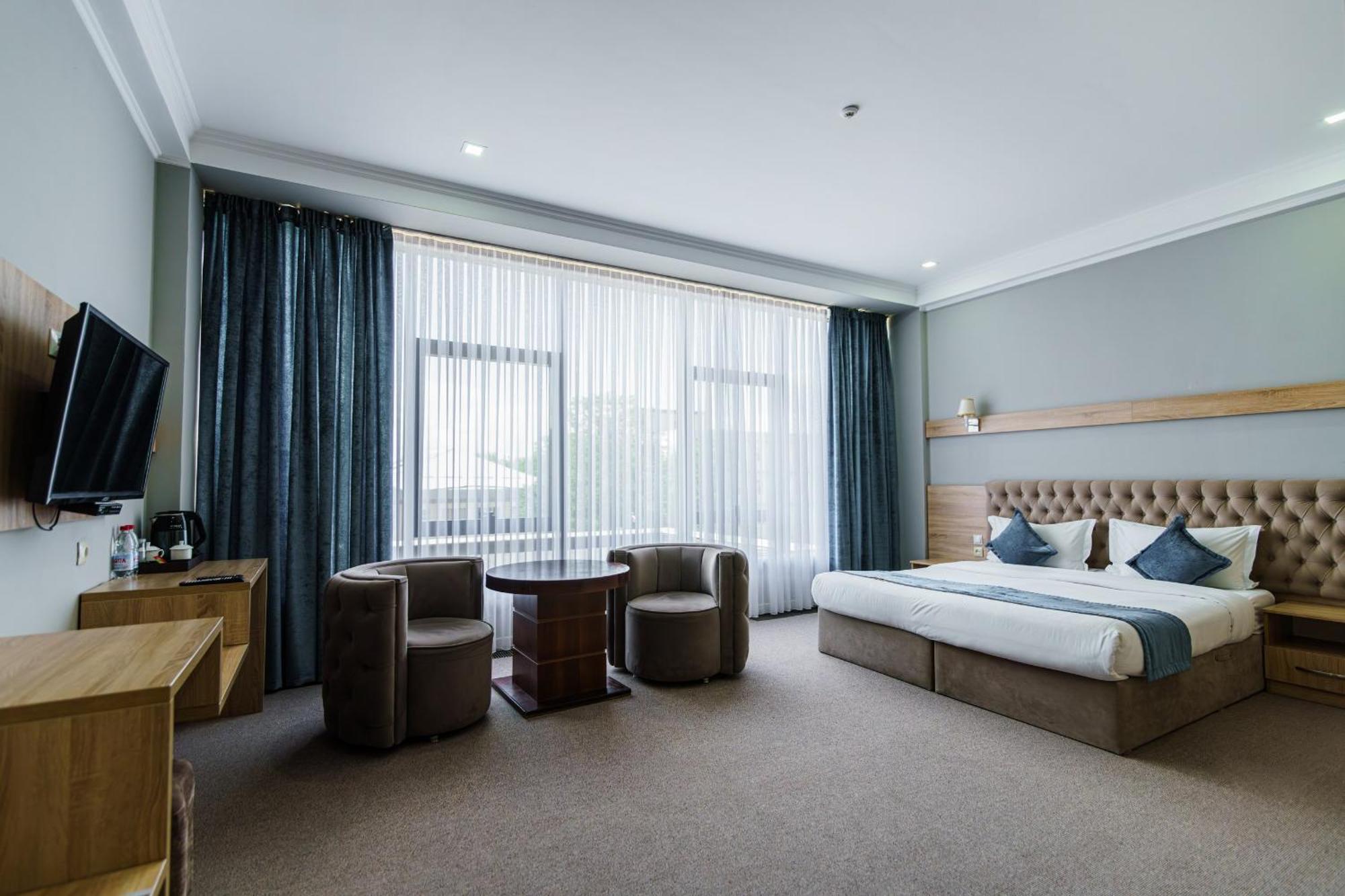 Park Hotel Al Bustan Shymkent Eksteriør billede