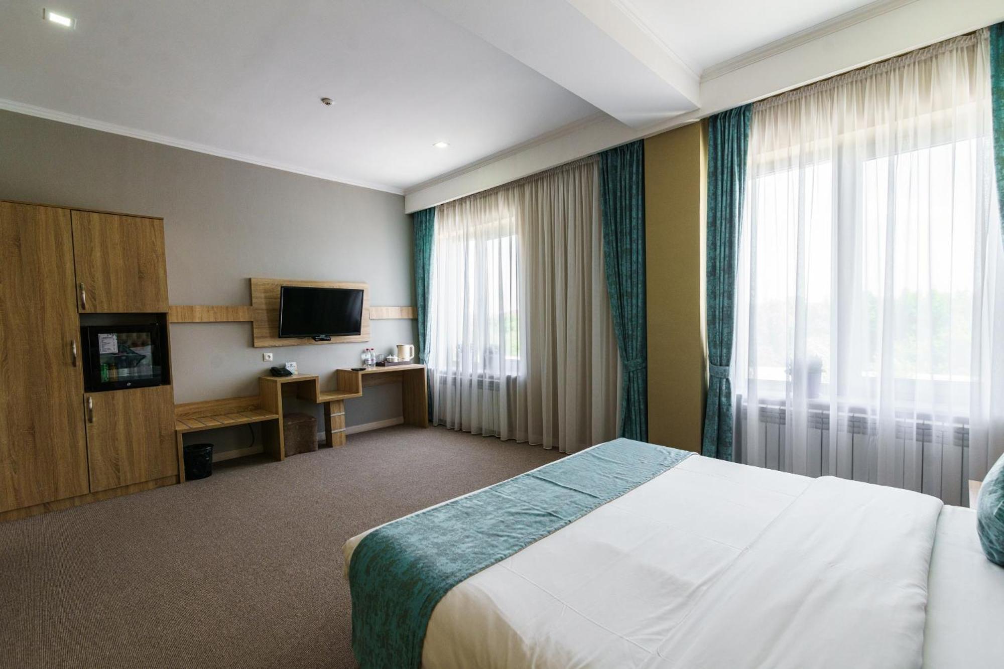 Park Hotel Al Bustan Shymkent Eksteriør billede
