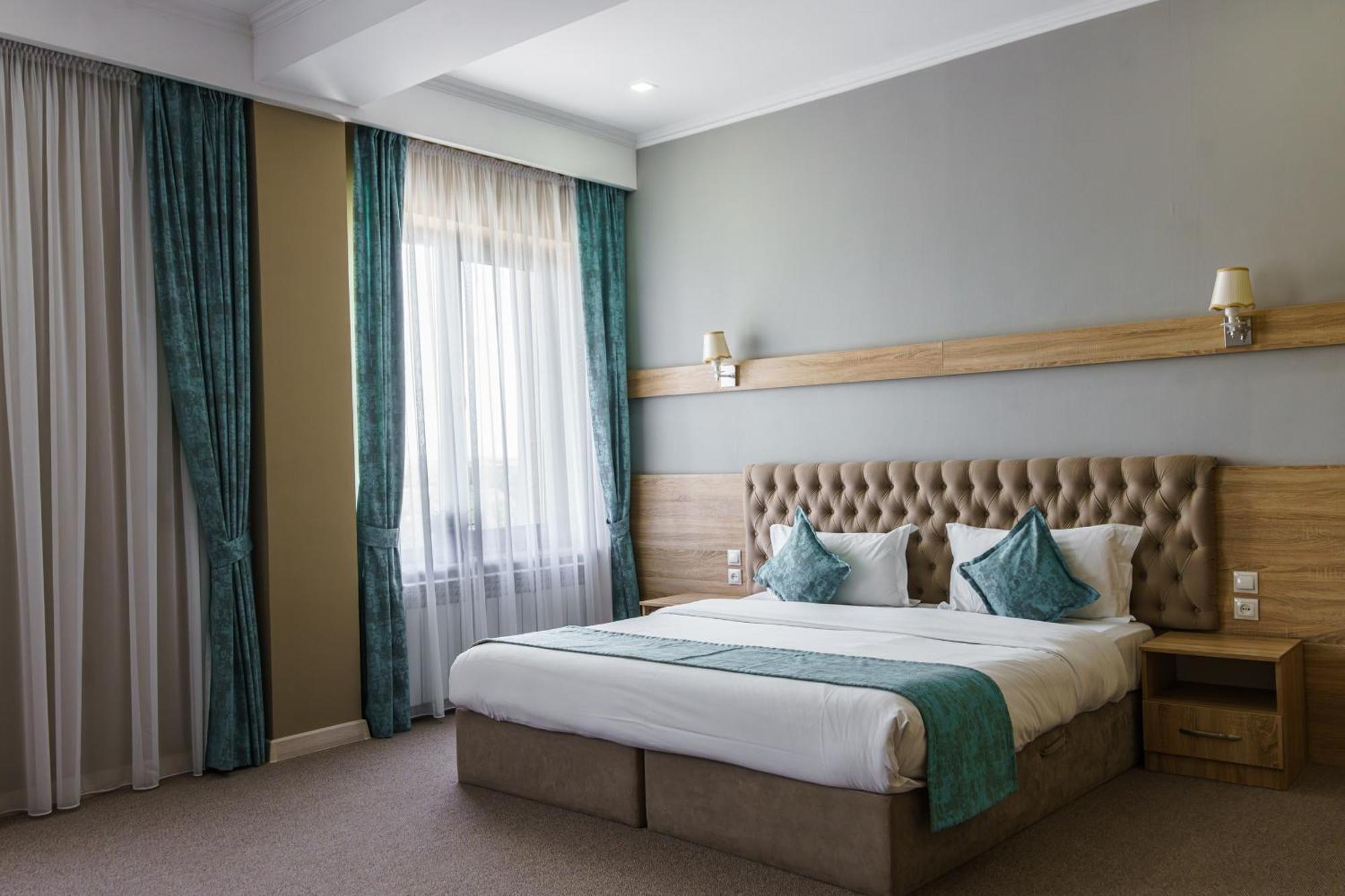Park Hotel Al Bustan Shymkent Eksteriør billede